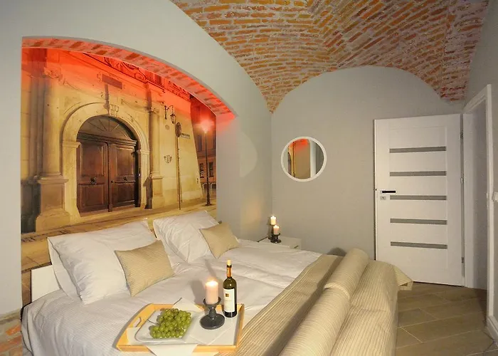Toop Apartments - Near Market Square